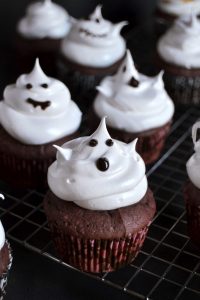 sweet-potato-cupcakes-with-marshmallow-ghosts-683x1024